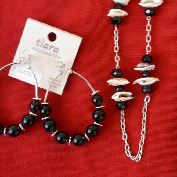 set of 3 necklace, earrings, bangle bracelets - Picture 3 of 8